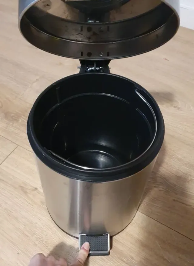 Cubo de basura acero inox con pedal