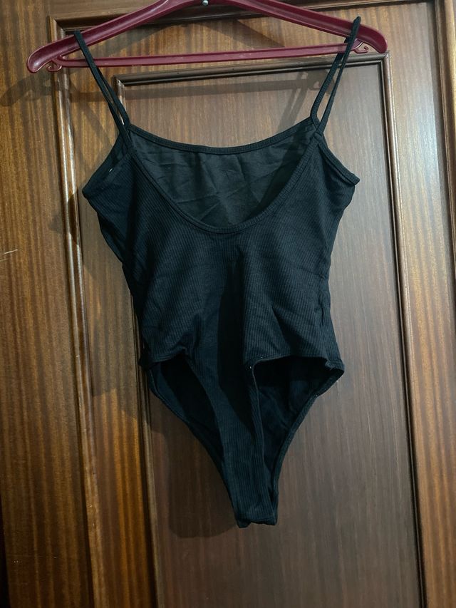 Body negro de tirantes