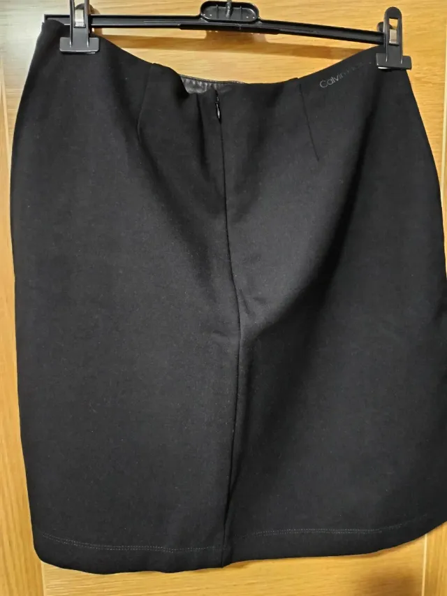 Falda Calvin Klein Negra Cuero Natural