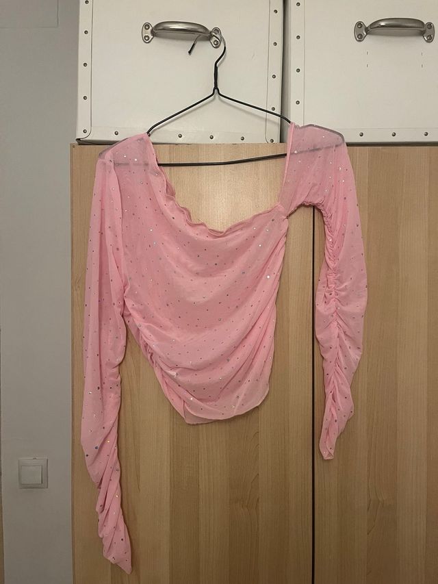 Top rosa brillante asimmetrico