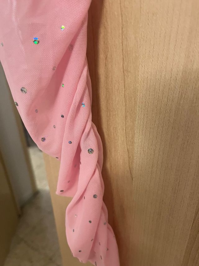 Top rosa brillante asimmetrico