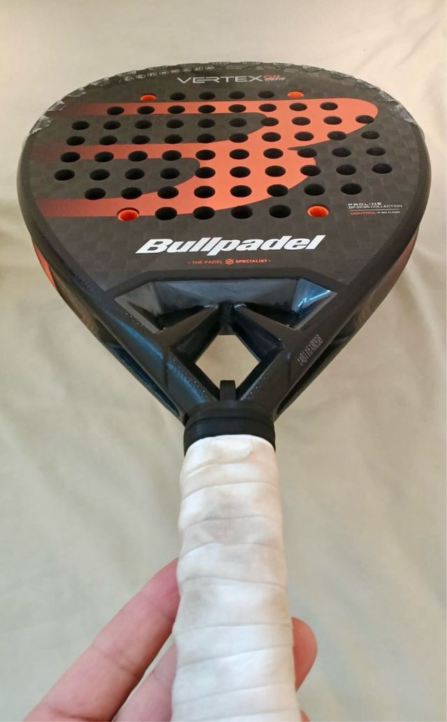 Pala Bullpadel Vertex 04 Hybrid 2025