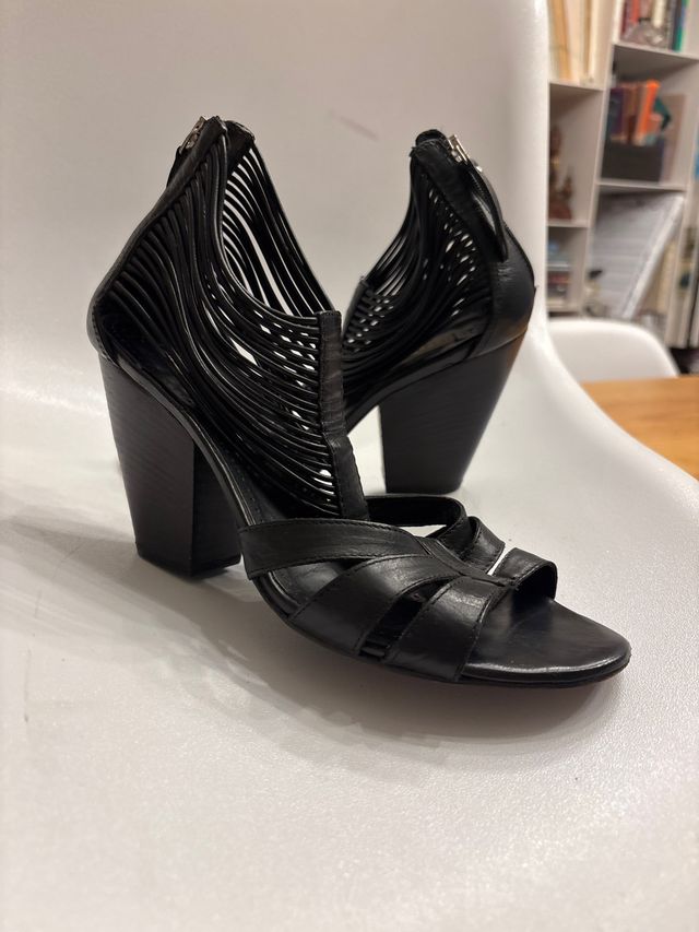 Sandalias de tacón negras