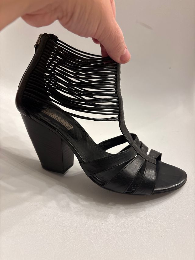 Sandalias de tacón negras