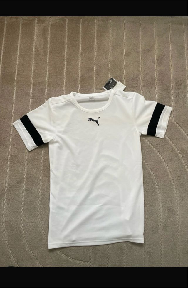 Camiseta Puma blanca con rayas negras