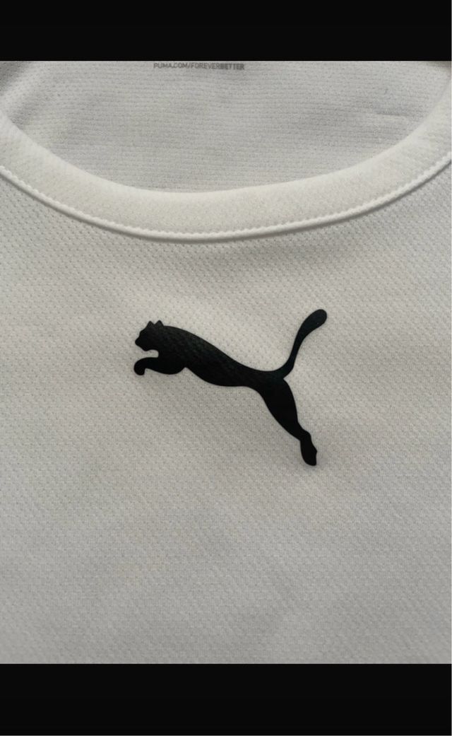 Camiseta Puma blanca con rayas negras
