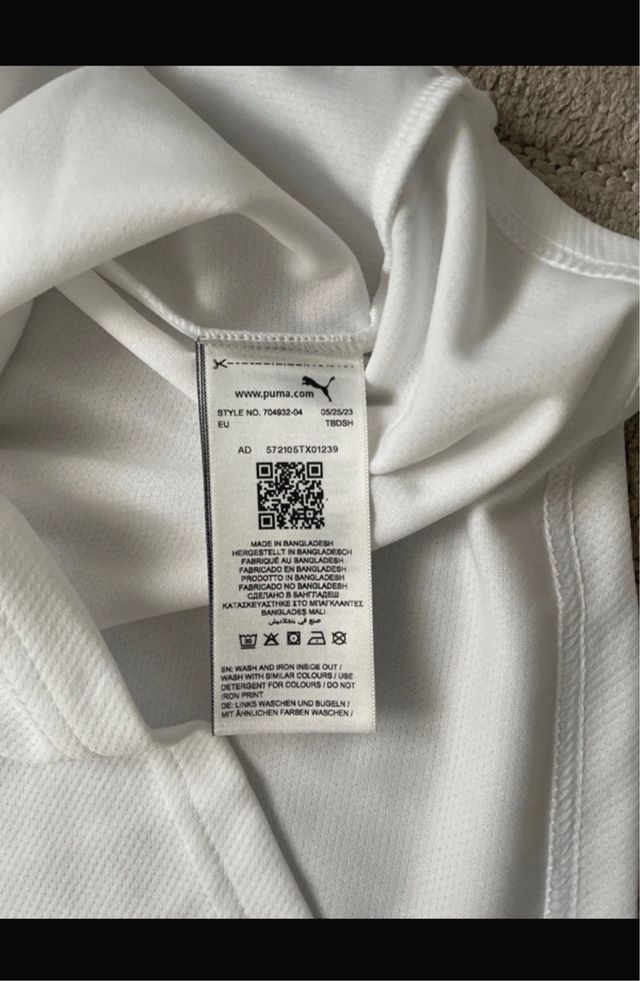 Camiseta Puma blanca con rayas negras