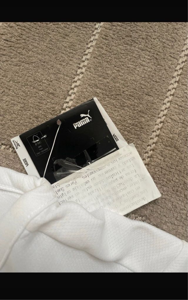 Camiseta Puma blanca con rayas negras