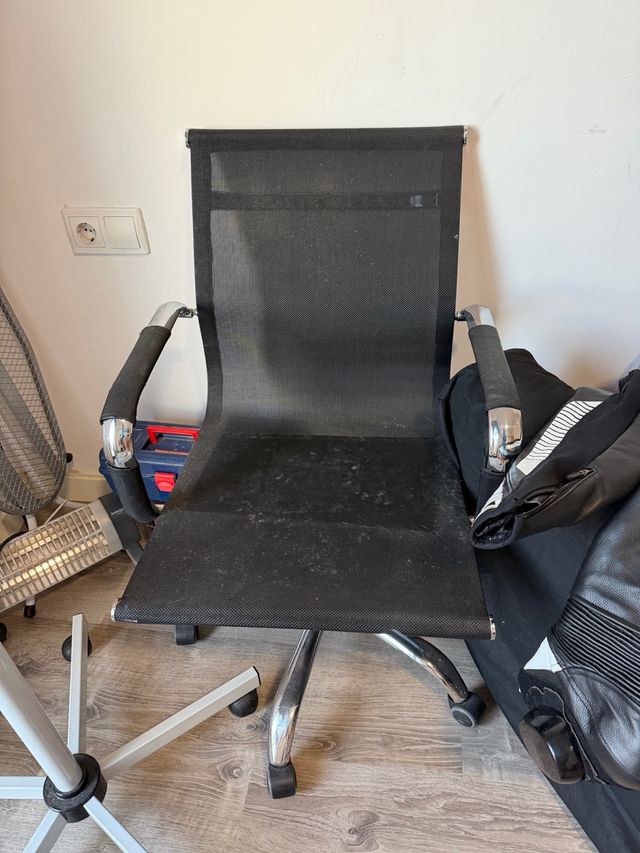 Silla de oficina negra