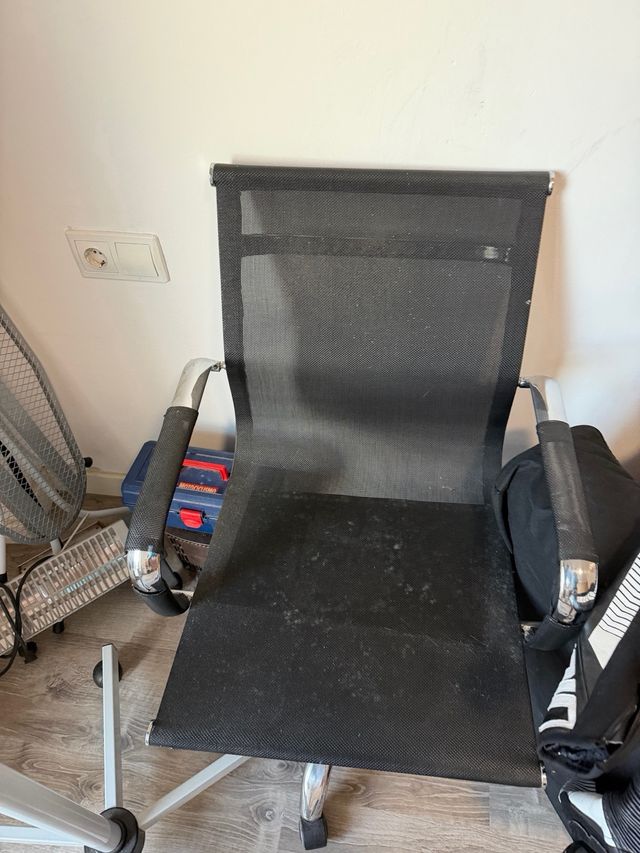 Silla de oficina negra