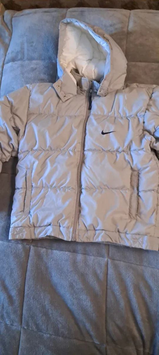 Plumas Nike Talla L Beige