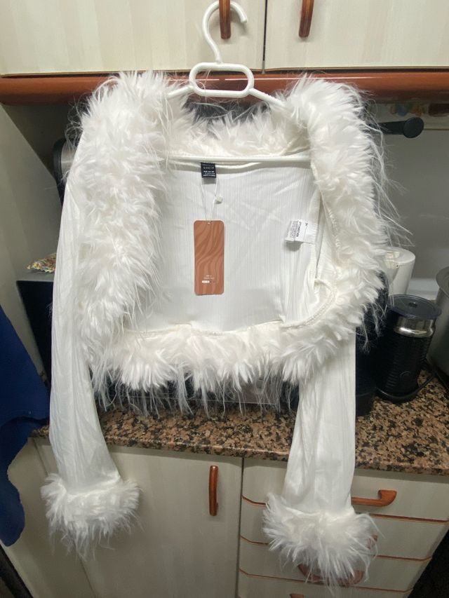 Chaquetita blanca peluda
