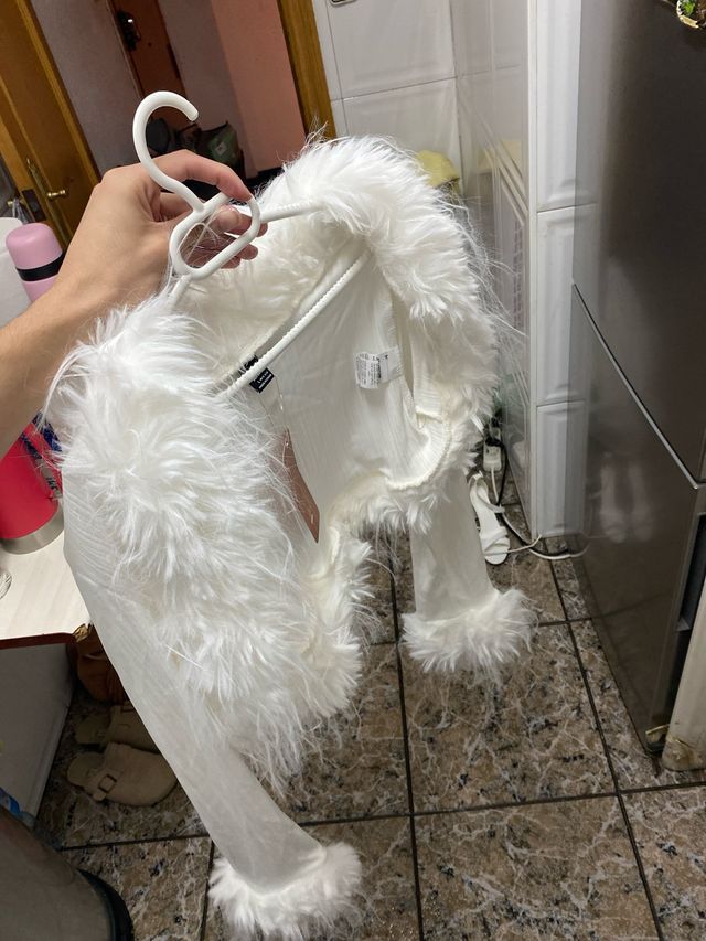 Chaquetita blanca peluda