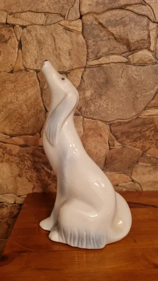 Perro de porcelana blanco