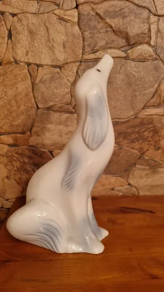 Perro de porcelana blanco