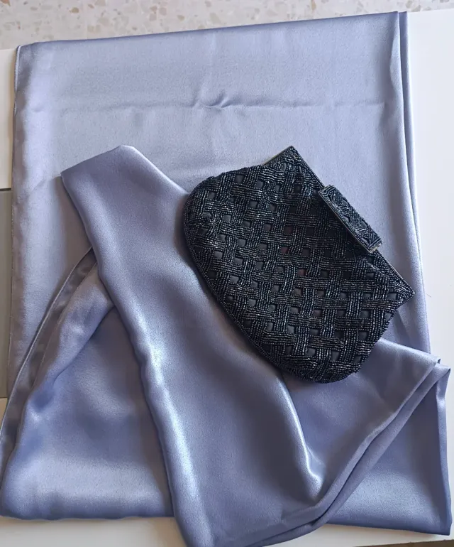Conjunto bolso con pedreria + Pashmina de satén