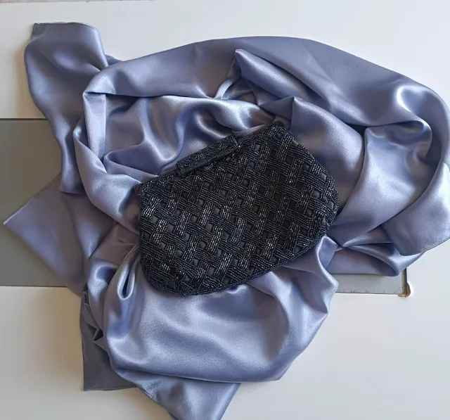 Conjunto bolso con pedreria + Pashmina de satén