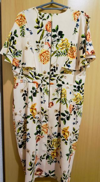 Vestido floral beige y multicolor