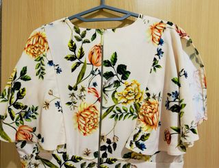 Vestido floral beige y multicolor