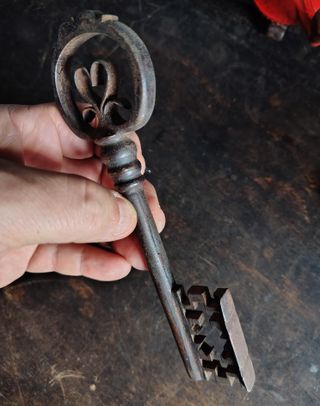 Antica chiave in ferro rara con cuore