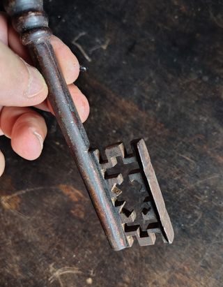 Antica chiave in ferro rara con cuore