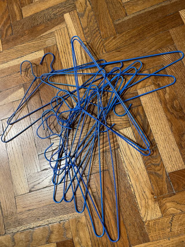 13 Perchas de Plástico Azules