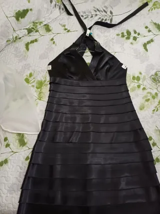 Vestido de fiesta negro tableado