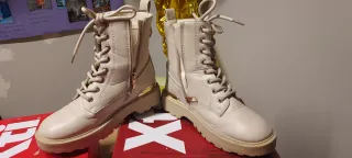 Botas Xti blancas y doradas talla 34