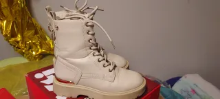 Botas Xti blancas y doradas talla 34