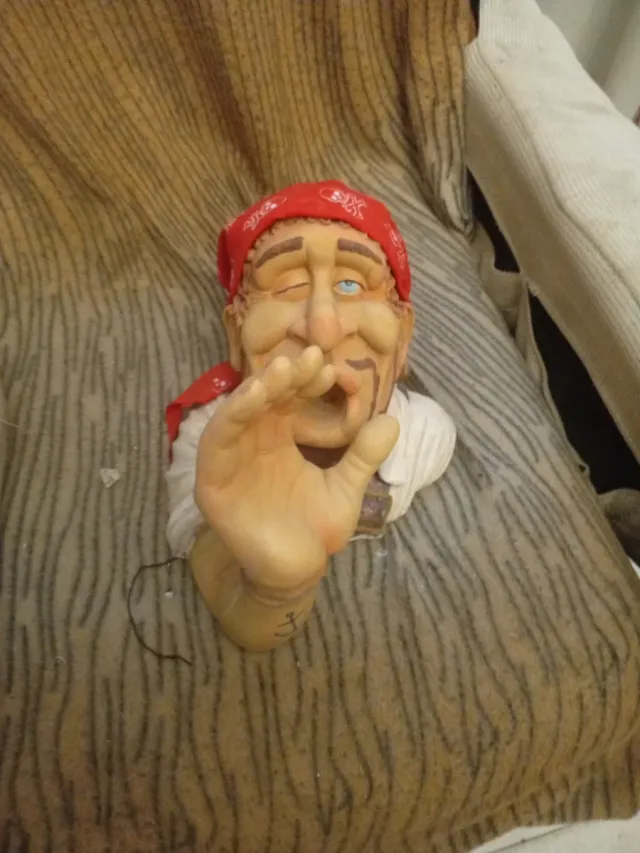 Figura artesanal de pirata