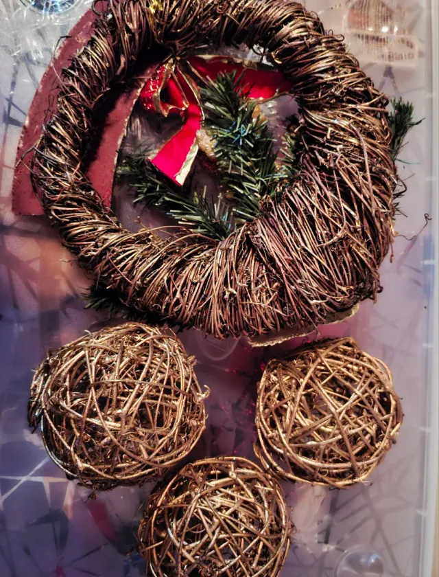 Ghirlanda Buon Natale decorata + sfere dorate