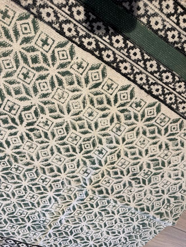 Tappeto decorativo beige e verde