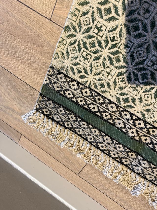 Tappeto decorativo beige e verde