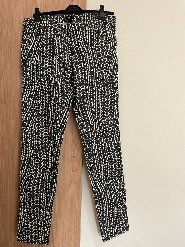 Pantalones estampados de corazones