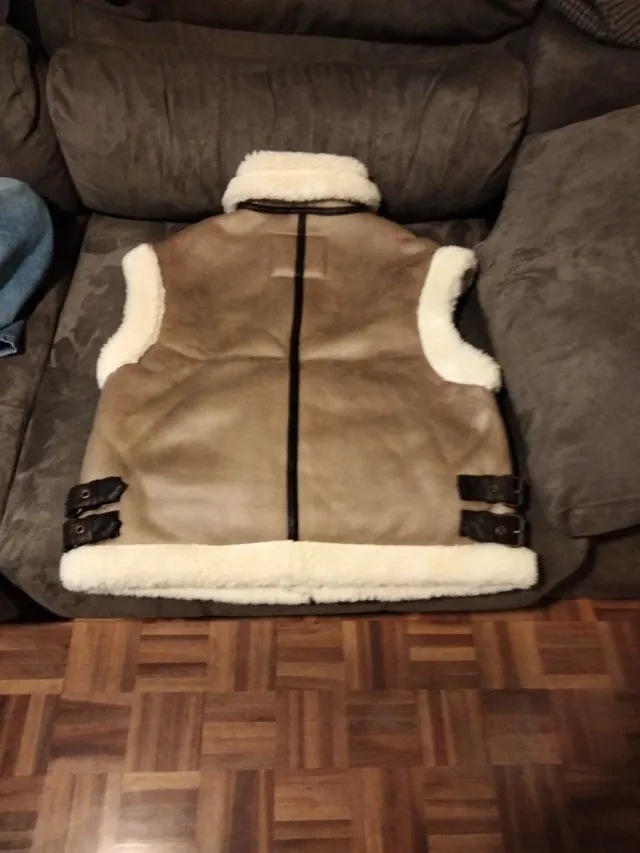 Chaleco de mujer beige y marrón