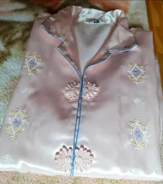 Pijama rosa satinado talla 42 Sin estrenar