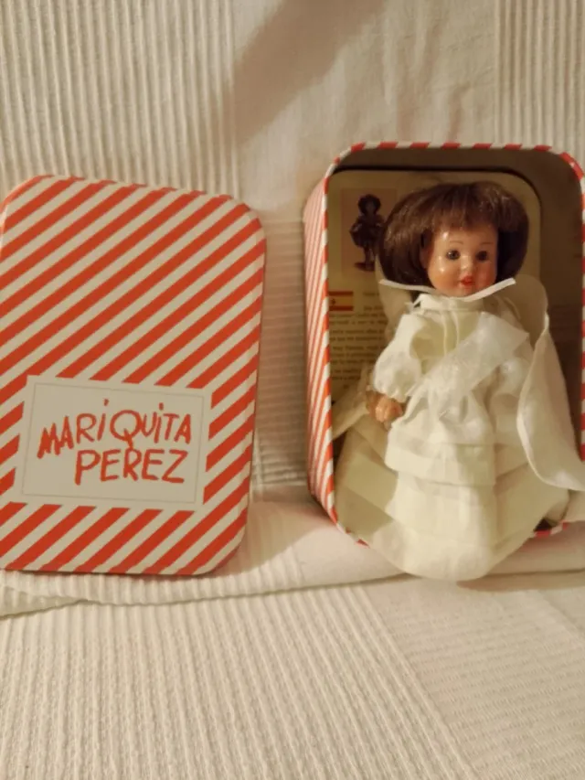Muñeca antigua de colección Mariquita Pérez