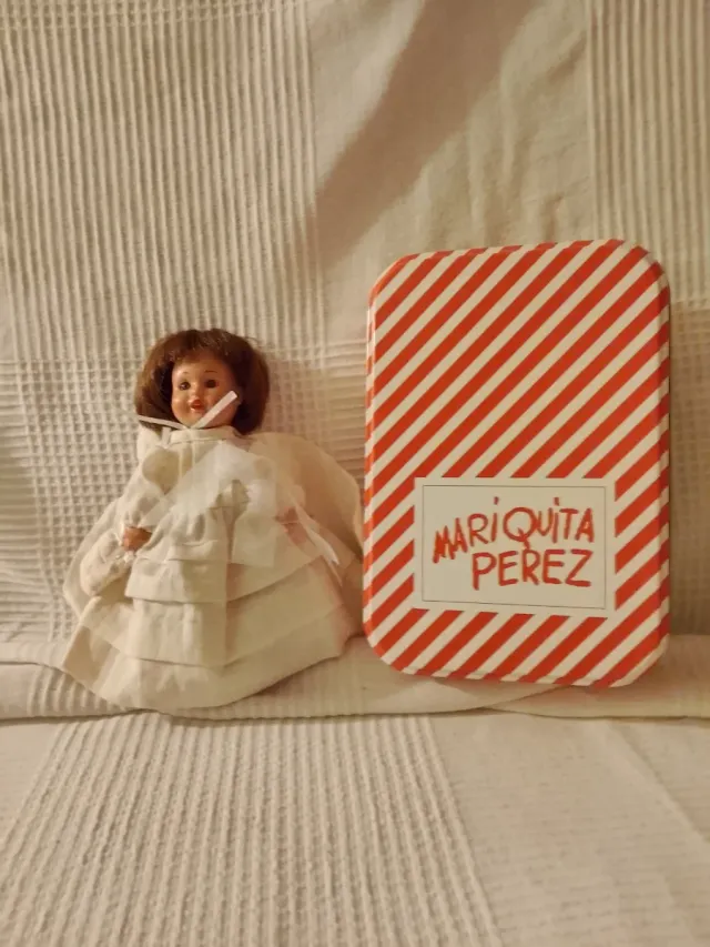 Muñeca antigua de colección Mariquita Pérez