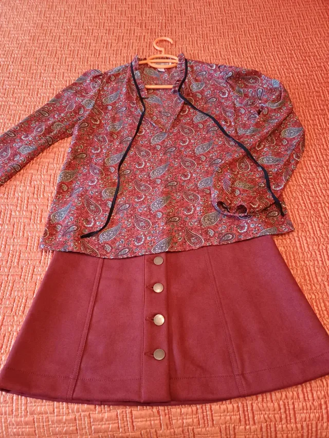 Conjunto Blusa y Falda Botones