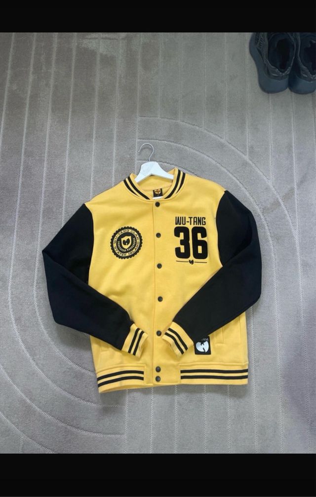 Chaqueta Beisbolera Wu-Tang Negra y Amarilla