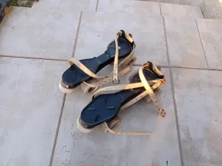 Patines antiguos con correas