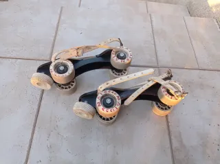 Patines antiguos con correas