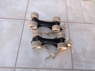Patines antiguos con correas