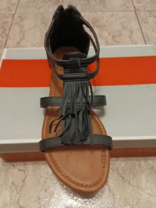 Sandalias mujer negras con flecos
