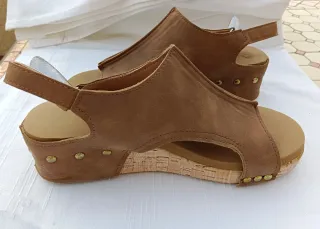 Sandalias cuña marrón