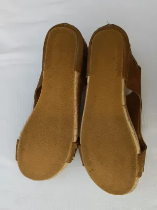 Sandalias cuña marrón