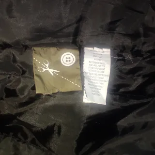 Parka marrón y negra