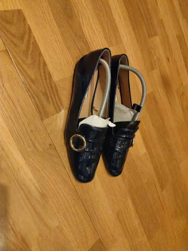 Zapatos charol azul marino Zara Talla 42. Ta