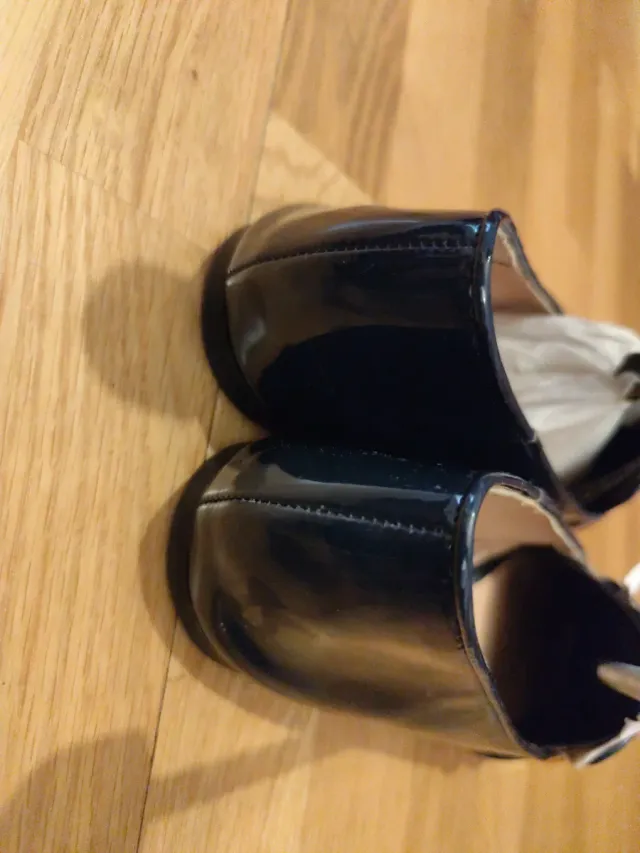 Zapatos charol azul marino Zara Talla 42. Ta