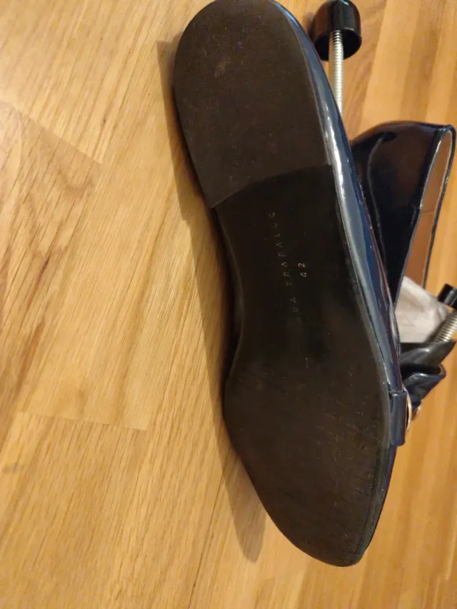 Zapatos charol azul marino Zara Talla 42. Ta
